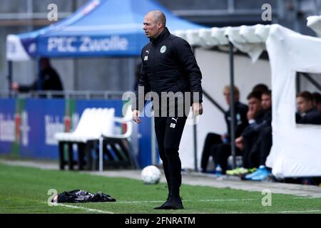 ZWOLLE, NIEDERLANDE - MAI 16: Headcoach Danny Buijs vom FC Groningen beim niederländischen Eredivisie-Spiel zwischen PEC Zwolle und FC Groningen beim MAC3PARK Stockfoto