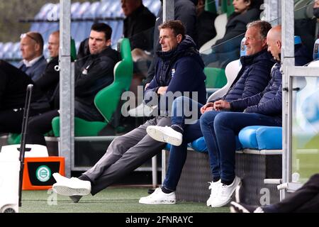 ZWOLLE, NIEDERLANDE - MAI 16: Headcoach Bert Konterman von PEC Zwolle während des niederländischen Eredivisie-Spiels zwischen PEC Zwolle und FC Groningen bei MAC3PARK Stockfoto