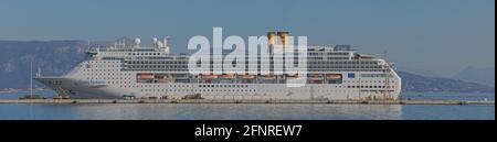 Costa Victoria Kreuzschiff vor Anker im Hafen von Korfu Griechenland Stockfoto
