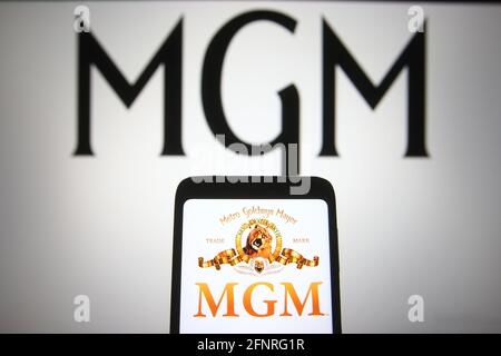 Ukraine. Mai 2021. Auf dieser Fototafel ist das Metro-Goldwyn-Mayer (MGM) Logo des US-Medienunternehmens auf einem Smartphone und einem pc-Bildschirm zu sehen. (Foto von Pavlo Gonchar/SOPA Images/Sipa USA) Quelle: SIPA USA/Alamy Live News Stockfoto