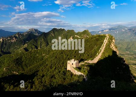 Die große Mauer von China - Simitai Abschnitt in der Nähe von Tang Jia zhai - Dies bedeutet, Tang Family Village, Tang ist ein Chines Vorname. Die berühmte Burg auf Stockfoto