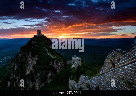 Die große Mauer von China - Simitai Abschnitt in der Nähe von Tang Jia zhai - Dies bedeutet, Tang Family Village, Tang ist ein Chines Vorname. Die berühmte Burg auf Stockfoto
