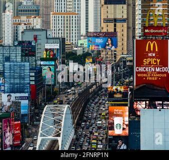 Nachmittags Verkehr auf EDSA in Metro Manila, Philippinen Stockfoto