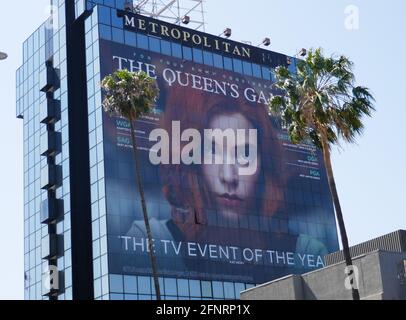 Los Angeles, Kalifornien, USA 18. Mai 2021 EIN allgemeiner Blick auf die Atmosphäre das Queens Gambit Billboard während der Coronavirus Covid-19 Pandemie am 18. Mai 2021 in Los Angeles, Kalifornien, USA. Foto von Barry King/Alamy Stockfoto Stockfoto