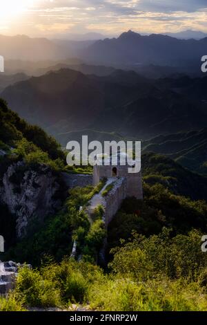 Die große Mauer von China - Simitai Abschnitt in der Nähe von Tang Jia zhai - Dies bedeutet, Tang Family Village, Tang ist ein Chines Vorname. Die berühmte Burg auf Stockfoto