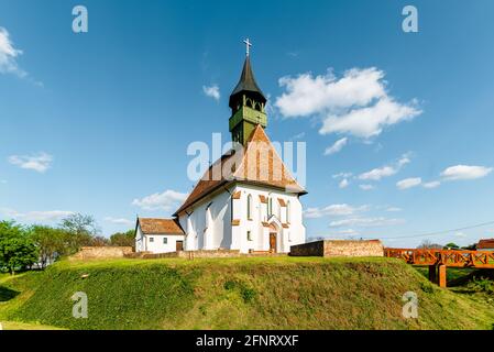 Historische Kirche in Ofoldeak Dorf Ungarn, alfold Region. Dies ist eine prächtige, renowierte Kirche, die im 15. Jahrhundert erbaut wurde. Der ungarische Name ist Szuz Stockfoto