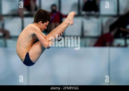 BUDAPEST, UNGARN - MAI 16: Riccardo Giovannini aus Italien tritt beim Men 10m Platform Final während der len European Aquatics Championships Diving an Stockfoto