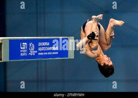 BUDAPEST, UNGARN - MAI 16: Riccardo Giovannini aus Italien tritt beim Men 10m Platform Final während der len European Aquatics Championships Diving an Stockfoto