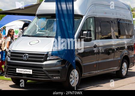 VW Grand California 600 Wohnmobil-Wohnmobil während der Camping and Caravanning Expo Show und Ausstellung in Sofia, Bulgarien ab Mai 2021 Stockfoto