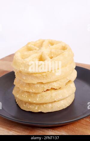 Köstliche Kembang Goyang, Traditionelle Indonesische Cracker. Stockfoto