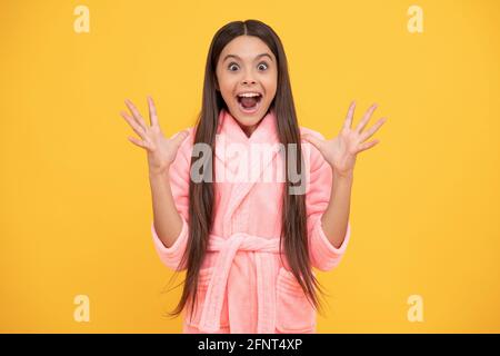 Teen Mädchen Gefühl entspannt und überrascht. Kindheit Glück. Guten Morgen. Stockfoto