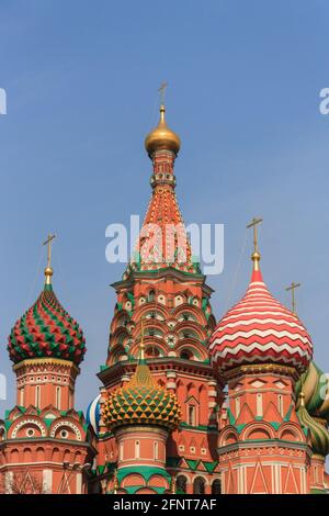 Die farbenfrohen und ikonischen Zwiebeldome der Basilius-Kathedrale, die Kathedrale von Vasily the Blessed, Moskau, Russland Stockfoto