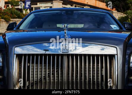 PORTO CERV, ITALIEN - 18. Aug 2014: SARDINIEN - ITALIEN - 2014. AUGUST: Rolls Royce Phantom in porto cervo Stockfoto