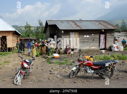 Ein ländlicher Markt im Osten der Demokratischen Republik Kongo. Stockfoto