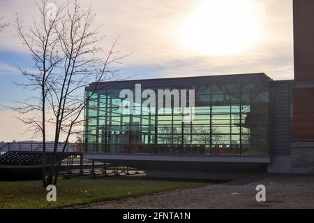 Kiel, Deutschland - 15. November 2020: Panoramablick auf das landtagsgebäude in Kiel an einem sonnigen Tag Stockfoto