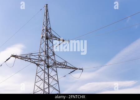 Hochspannungs-elektrische Übertragung pylon Tower.Electricity Concept Close up Hochspannungs-Hochspannungsleitungen Station. Hochspannungsmast für elektrische Übertragung Stockfoto