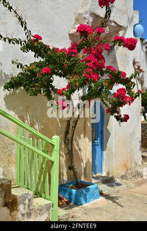 Altes Landhaus malerische Fassade in Mylopotamos ein traditionelles Dorf der Insel Kythira in Griechenland. Stockfoto