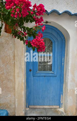 Altes Landhaus malerische Fassade in Mylopotamos ein traditionelles Dorf der Insel Kythira in Griechenland. Stockfoto