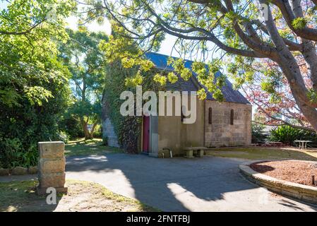 Die St. Judes Anglican Church an der Old Northern Road, Dural in Sydney, Australien, ist eine Kirche aus dem Jahr 1848, die sich im gotischen Stil aus Sandstein und Schiefer befindet Stockfoto