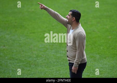 Trainer Diwidrios GRAMMOZIS (GE) Geste, Geste, Fußball 1. Bundesliga, 33. Spieltag, FC Schalke 04 (GE) - Eintracht Frankfurt (F) 4: 3, am 15. Mai 2021 in Gelsenkirchen/Deutschland. # die DFL-Vorschriften verbieten die Verwendung von Fotos als Bildsequenzen und/oder quasi-Video ¬ Stockfoto