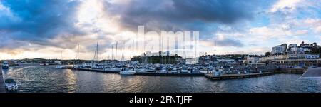 Sonnenuntergang über der Torquay Marina in Torquay, Devon, England, Europa Stockfoto