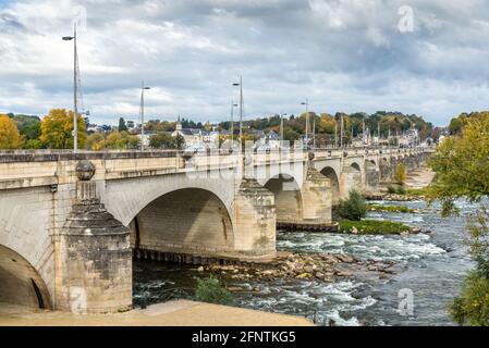 Alte schöne Steinbrücke Pont Wilson in Tours, Frankreich Stockfoto