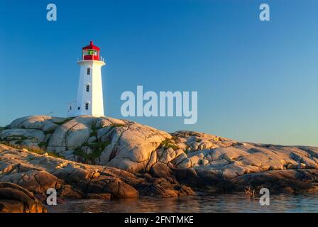 Auch der berühmte Peggy's Cove Leuchtturm in Nova Scotia, Kanada Bekannt als Peggy's Point Lighthouse, EINE wichtige Touristenattraktion in Nova Scotia Kanada Stockfoto