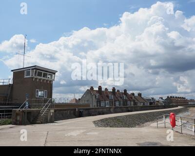 Sheerness, Kent, Großbritannien. Mai 2021. UK Wetter: Ein sonniger Morgen mit zunehmenden Wolken in Sheerness, Kent. Kredit: James Bell/Alamy Live Nachrichten Stockfoto