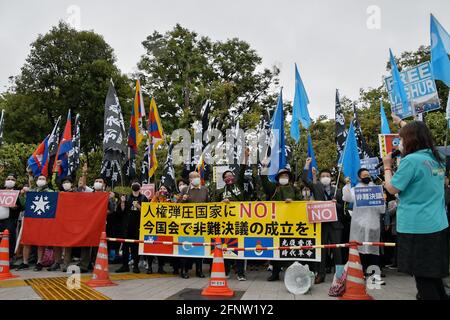 Tokio, Japan. Mai 2021. Demonstranten der Südmongoler, Tibeter, Uiguren, Demokratiebefürworter von Myanmar und Japaner riefen am Mittwoch, dem 19. Mai 2021, während der Anti-China-Demonstration vor dem Diet Building Tokyo, Japan, Parolen. Foto von Keizo Mori/UPI Credit: UPI/Alamy Live News Stockfoto