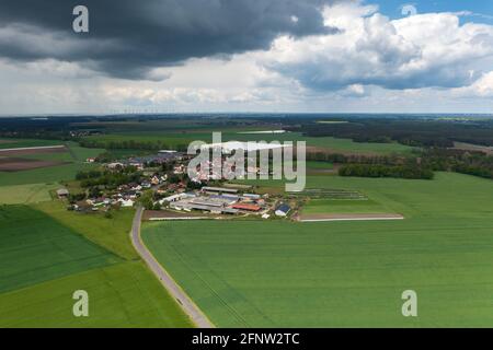 Luftaufnahme des Dorfes Klein Radden in Deutschland Stockfoto