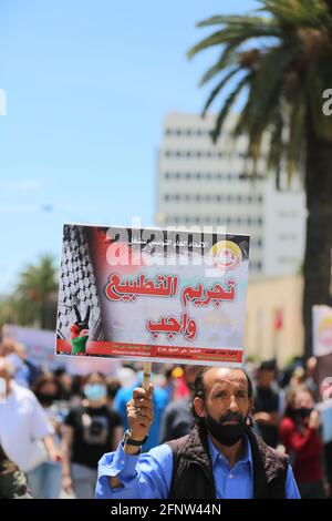 Tunesien. Mai 2021. Die Tunesische Arbeiterunion (UGTT) ruft am 19. Mai 2021 in Bardo, Tunis, Tunesien, zu einer nationalen Demonstration zur Unterstützung der Palästinenser auf. (Foto von Mohamed Krit/ Quelle: SIPA USA/Alamy Live News Stockfoto