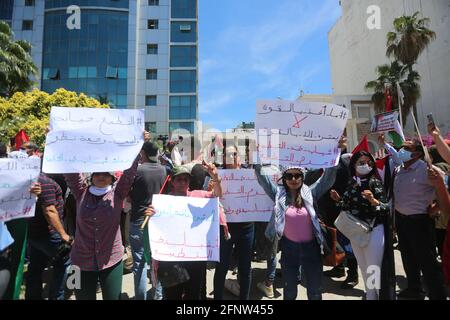 Tunesien. Mai 2021. Die Tunesische Arbeiterunion (UGTT) ruft am 19. Mai 2021 in Bardo, Tunis, Tunesien, zu einer nationalen Demonstration zur Unterstützung der Palästinenser auf. (Foto von Mohamed Krit/ Quelle: SIPA USA/Alamy Live News Stockfoto