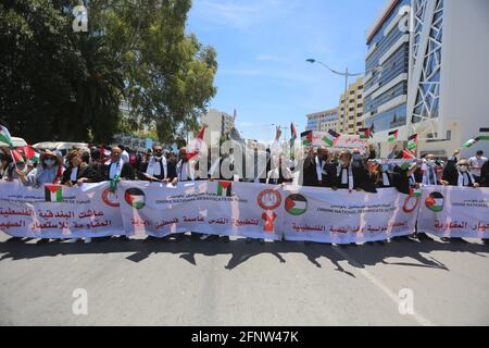 Tunesien. Mai 2021. Die Tunesische Arbeiterunion (UGTT) ruft am 19. Mai 2021 in Bardo, Tunis, Tunesien, zu einer nationalen Demonstration zur Unterstützung der Palästinenser auf. (Foto von Mohamed Krit/ Quelle: SIPA USA/Alamy Live News Stockfoto