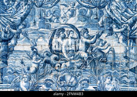 Wandbild aus typischen blauen Fliesen Azulejos in der Kathedrale Sé do Porto, Porto, Portugal, Europa Wandbild aus typischen blauen Fliesen Azule Stockfoto