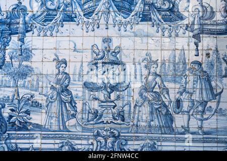 Wandbild aus typischen blauen Fliesen Azulejos in der Kathedrale Sé do Porto, Porto, Portugal, Europa Wandbild aus typischen blauen Fliesen Azule Stockfoto