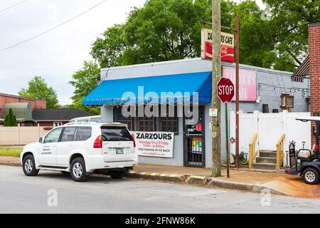 CHATTANOOGA, TN, USA-8 MAY 2021: Zarzours Cafe, auf Rossville Ave. In der historischen Südseite. Stockfoto