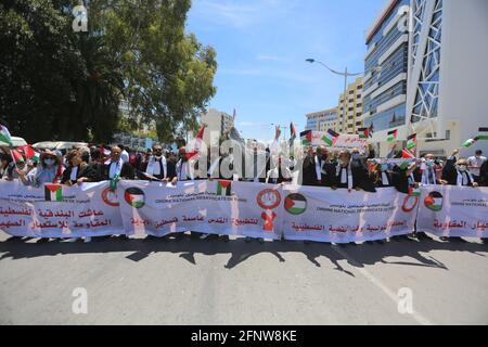 Tunesien. Mai 2021. Die Tunesische Arbeiterunion (UGTT) ruft am 19. Mai 2021 in Bardo, Tunis, Tunesien, zu einer nationalen Demonstration zur Unterstützung der Palästinenser auf. (Foto von Mohamed Krit/Sipa USA) Quelle: SIPA USA/Alamy Live News Stockfoto