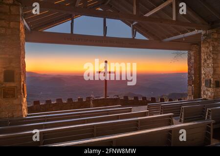 CLEVELAND, SOUTH CAROLINA - 2. NOVEMBER 2020: Pretty Place Chapel at Dawn. Stockfoto