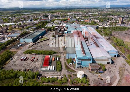 Motherwell, Schottland, Großbritannien. 19 Mai 2021. Blick auf das Stahlwerk Liberty Steel Dalzell in Motherwell. Die schottische Regierung hat bestätigt, dass sie die Möglichkeit, das Werk in den öffentlichen Besitz zu nehmen, nicht ausgeschlossen hat. Das Stahlwerk gehört der GFG Alliance und dem Liberty Steel-Eigentümer Sanjeev Gupta. DIE GFG-Allianz leidet unter finanziellen Problemen und wird vom Serious Fraud Office untersucht. Iain Masterton/Alamy Live News Stockfoto