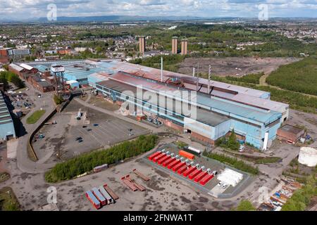 Motherwell, Schottland, Großbritannien. 19 Mai 2021. Blick auf das Stahlwerk Liberty Steel Dalzell in Motherwell. Die schottische Regierung hat bestätigt, dass sie die Möglichkeit, das Werk in den öffentlichen Besitz zu nehmen, nicht ausgeschlossen hat. Das Stahlwerk gehört der GFG Alliance und dem Liberty Steel-Eigentümer Sanjeev Gupta. DIE GFG-Allianz leidet unter finanziellen Problemen und wird vom Serious Fraud Office untersucht. Iain Masterton/Alamy Live News Stockfoto