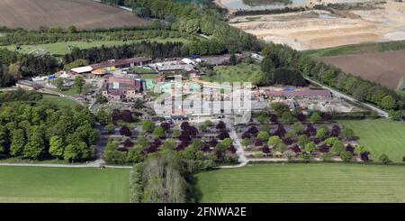 Luftaufnahme des Eingangs zum Lightwater Valley Theme Park, Ripon, North Yorkshire Stockfoto