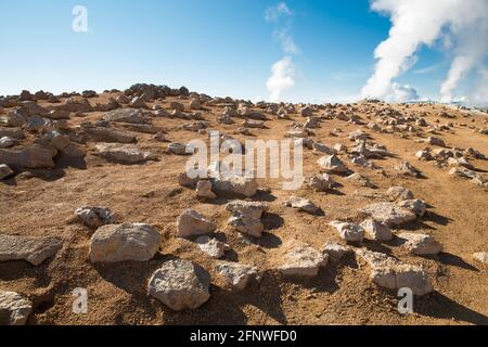 Astronaut in der Landschaft des Mars, Island Stockfoto