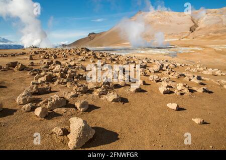 Astronaut in der Landschaft des Mars, Island Stockfoto