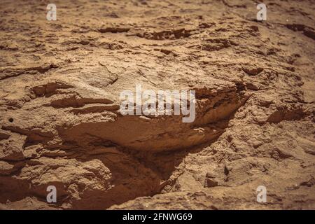 Die Textur des Sandes. Sandsteinbruch. Malerische Textur von Sandsteinen. Stockfoto