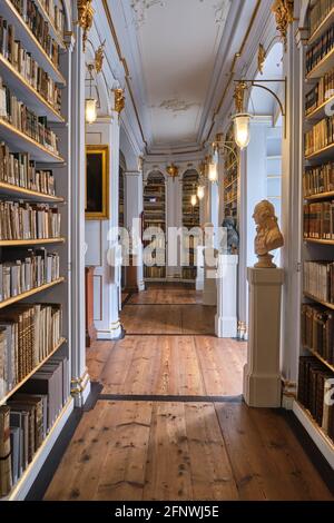 Anna Amalia Bibliothek Weimar mit Old Inkunable und Skulpturen Stockfoto