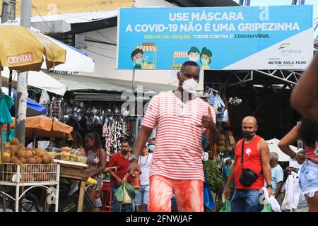 Salvador, Brasilien. Mai 2021. Bewegung in der Feira de São Joaquim, an diesem Mittwochmorgen, (19), in Salvador, (BA). Auf dem Foto der Haupteingang zur Messe. Kredit: Mauro Akiin Nassor/FotoArena/Alamy Live Nachrichten Stockfoto