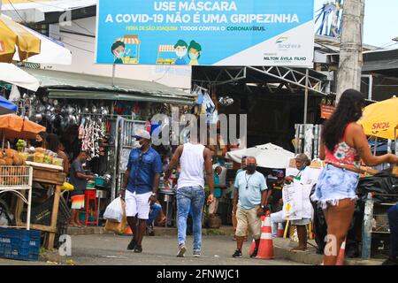 Salvador, Brasilien. Mai 2021. Bewegung in der Feira de São Joaquim, an diesem Mittwochmorgen, (19), in Salvador, (BA). Auf dem Foto der Haupteingang zur Messe. Kredit: Mauro Akiin Nassor/FotoArena/Alamy Live Nachrichten Stockfoto