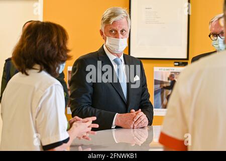 König Philippe - Filip von Belgien spricht mit Mitarbeitern während eines königlichen Besuches auf dem Salvator-Campus des Jessa-Krankenhauses in Hasselt, mit Schwerpunkt auf dem Kampf Stockfoto