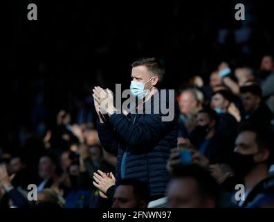 Newcastle, England, 19. Mai 2021. Ein maskierter Fan im Stadion während des Spiels der Premier League im St. James's Park, Newcastle. Bildnachweis sollte lauten: Darren Staples / Sportimage Credit: Sportimage/Alamy Live News Stockfoto