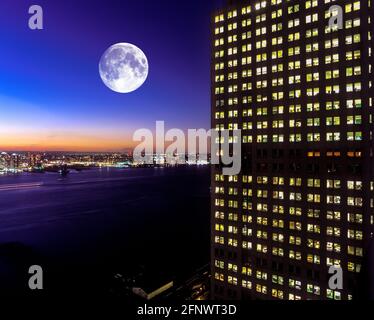 2005 HISTORISCHE LICHTER BÜROGEBÄUDE 388 GREENWICH STREET (©KOHN PEDERSEN FOX 1988) DOWNTOWN MANHATTAN NEW YORK CITY USA Stockfoto